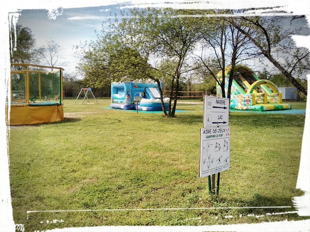 Camping Le Fief D'Андюз Экстерьер фото
